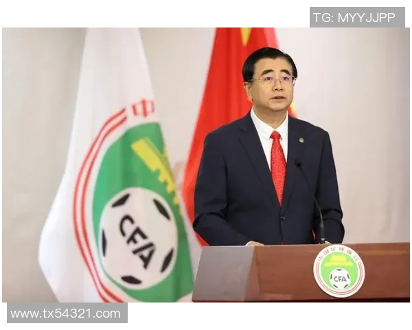 足协主席宋凯亲临现场督战国足伊万无奈扶额指挥显疲态